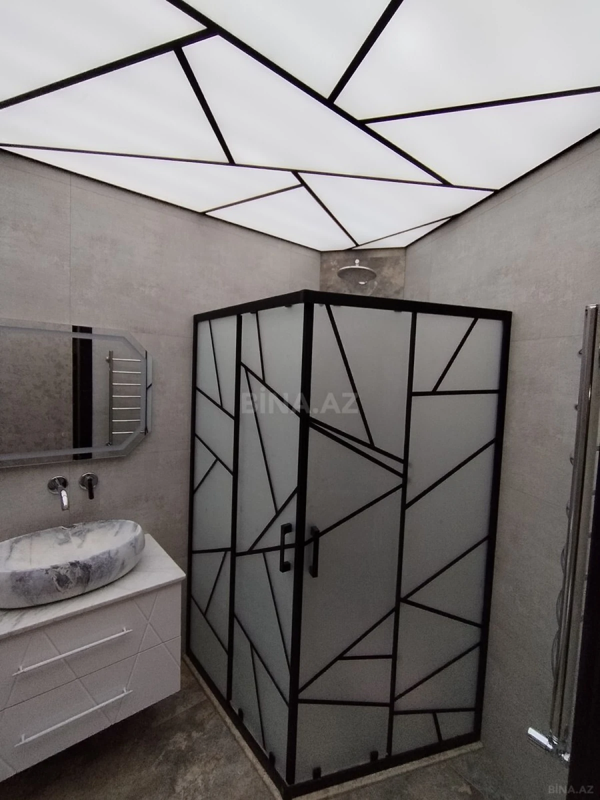 Satılır 3 otaqlı mənzil 129 m²