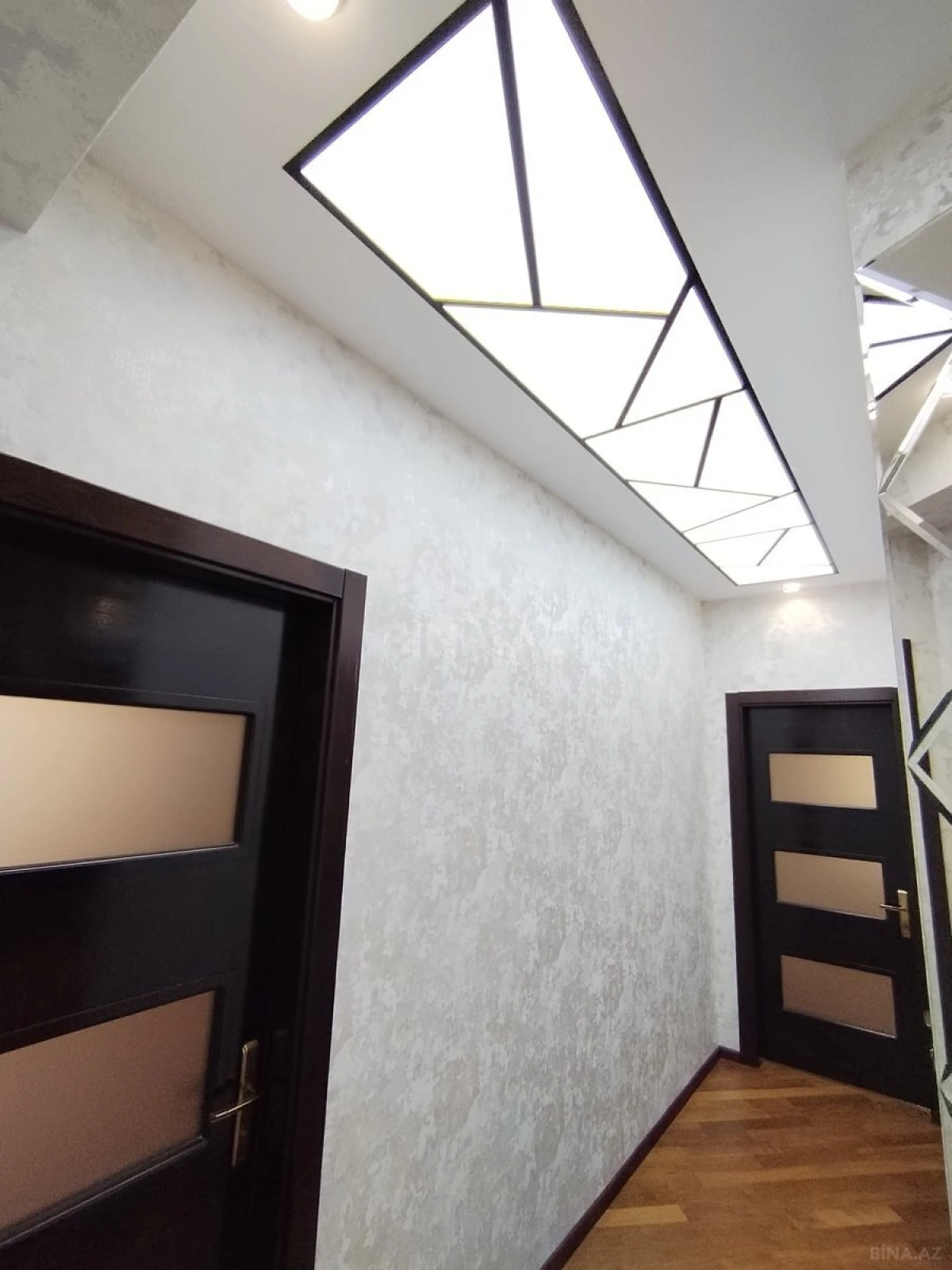 Satılır 3 otaqlı mənzil 129 m²