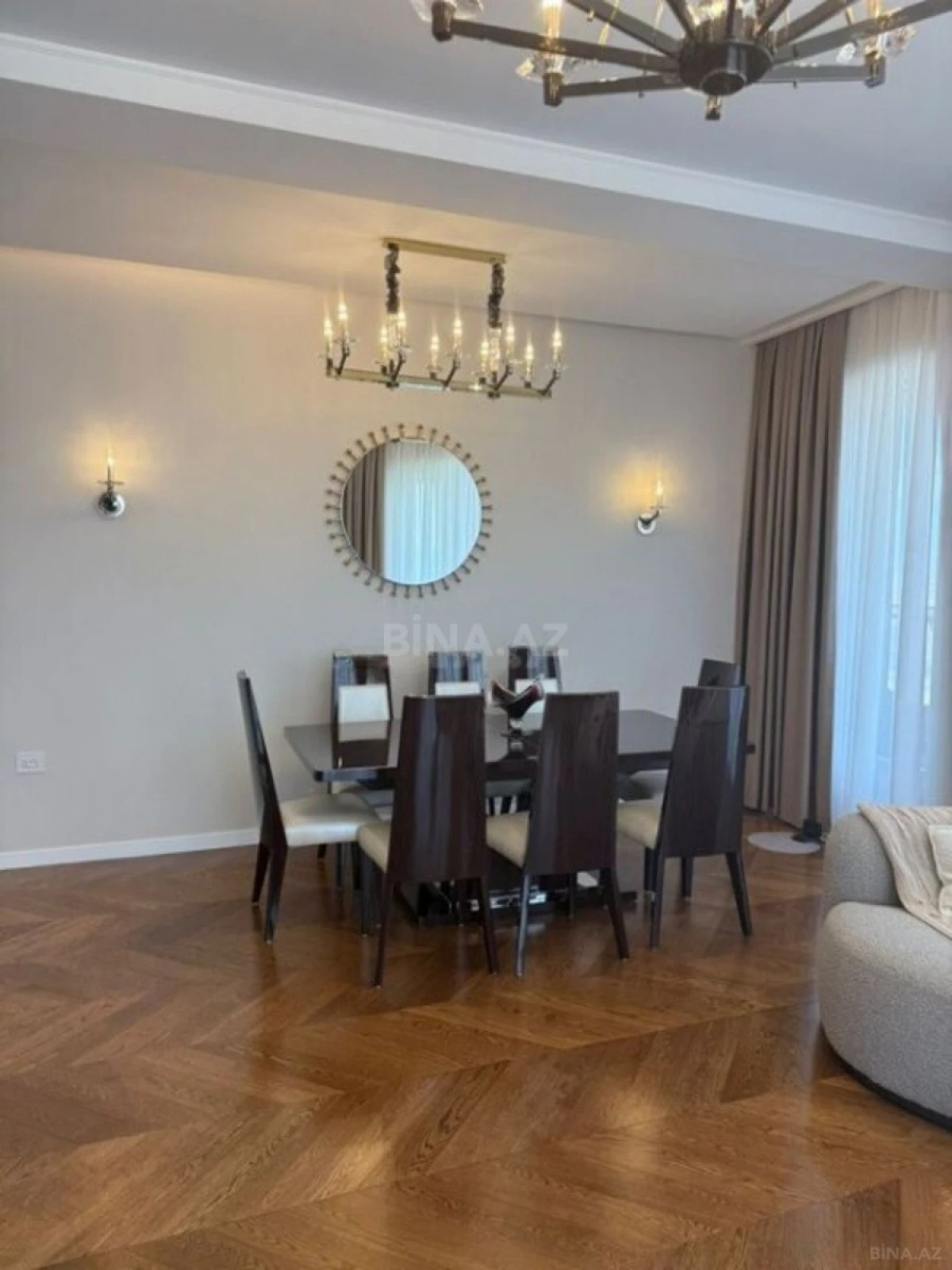 Satılır 3 otaqlı mənzil 167 m²