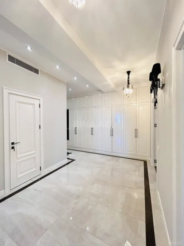Satılır 3 otaqlı mənzil 167 m²