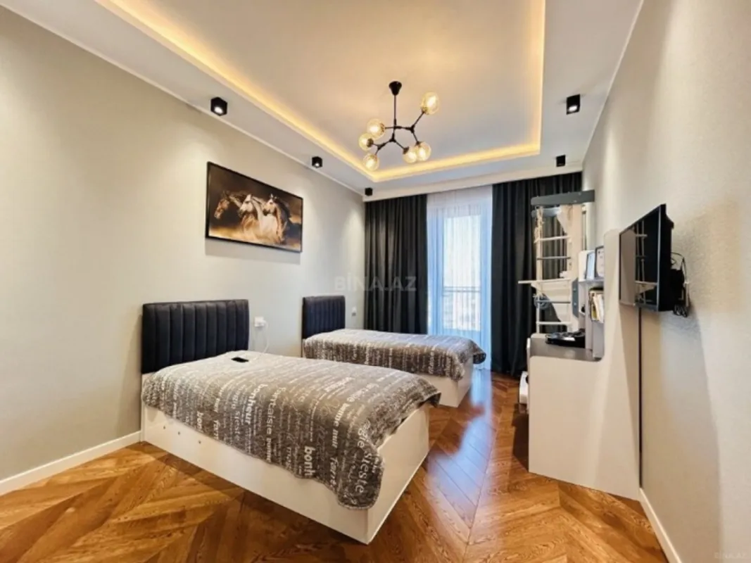 Satılır 3 otaqlı mənzil 167 m²