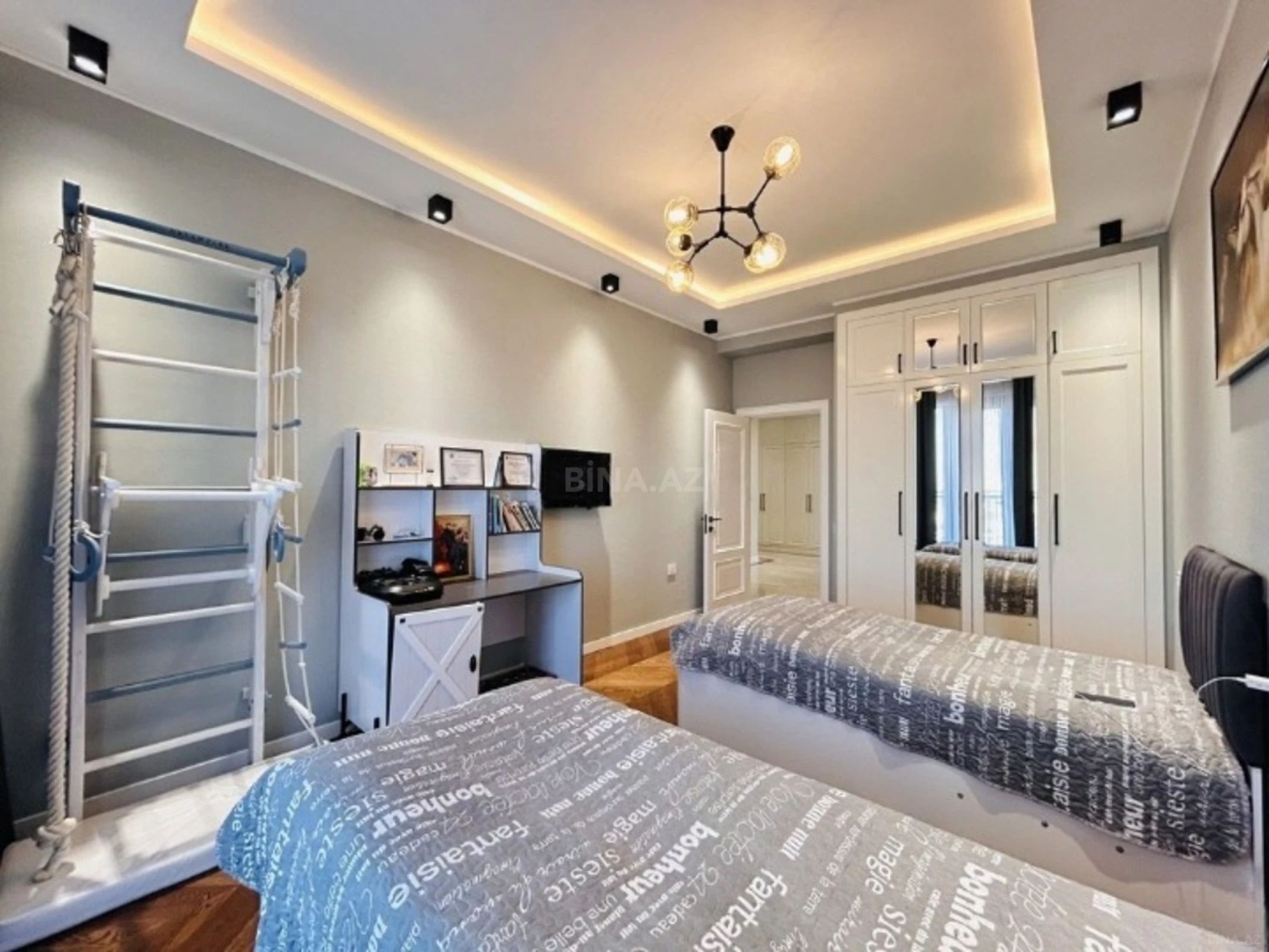 Satılır 3 otaqlı mənzil 167 m²