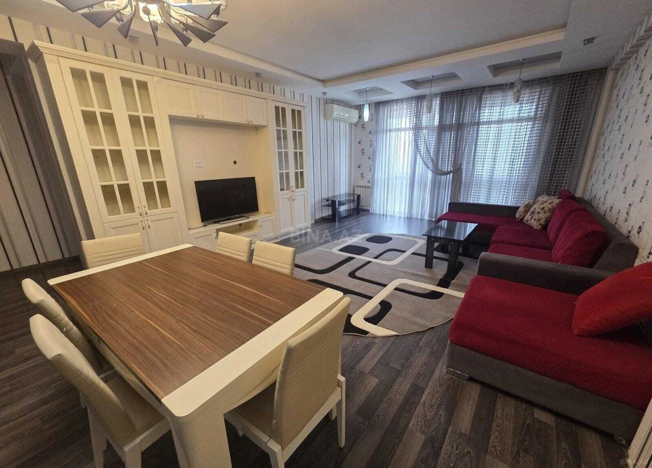 Kirayə verilir 3 otaqlı mənzil 165 m²