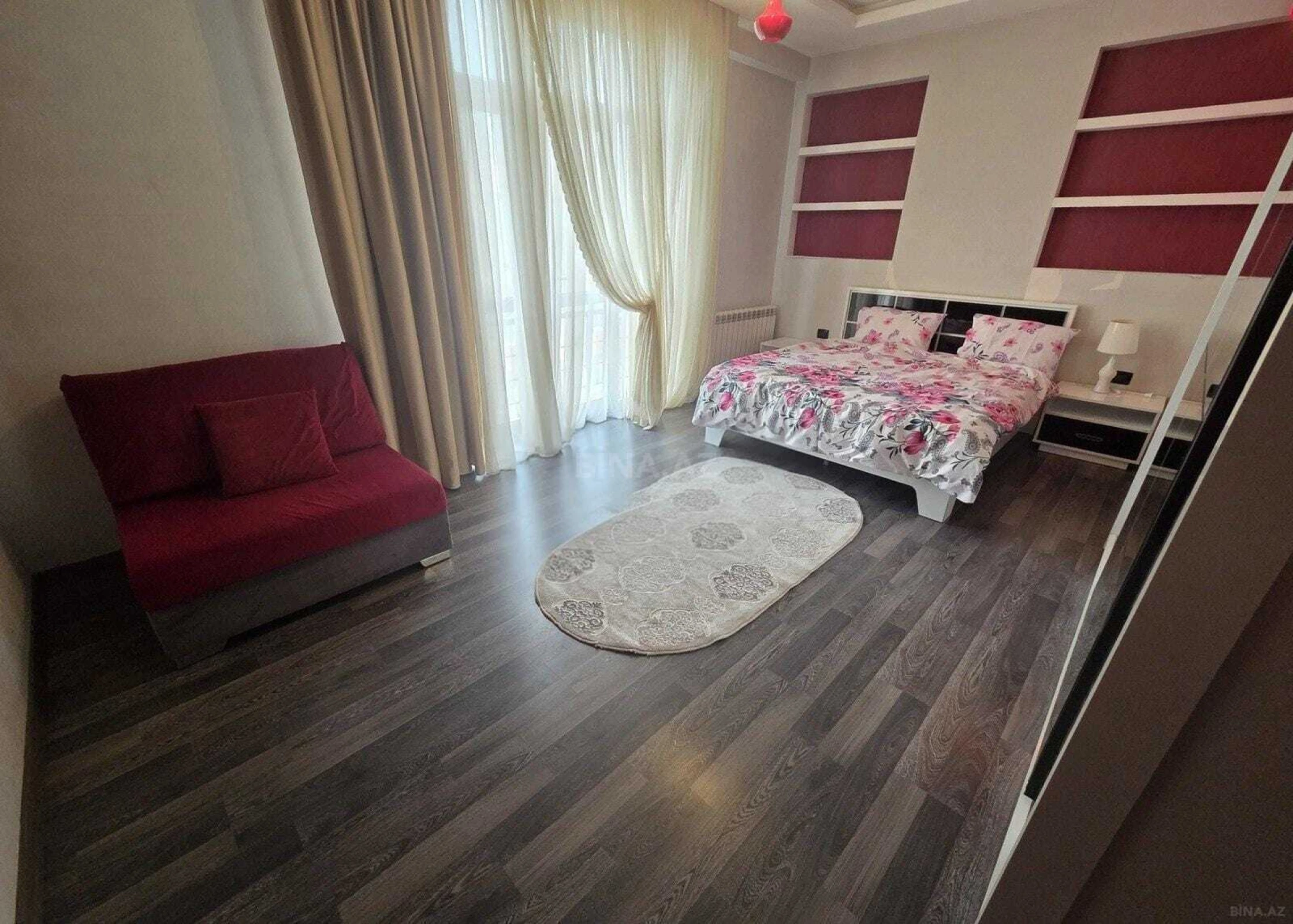 Kirayə verilir 3 otaqlı mənzil 165 m²