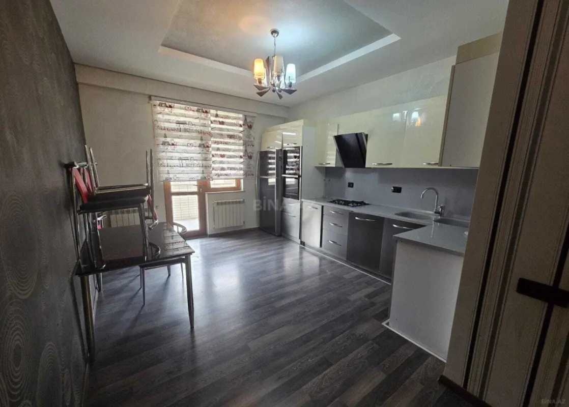 Kirayə verilir 3 otaqlı mənzil 165 m²