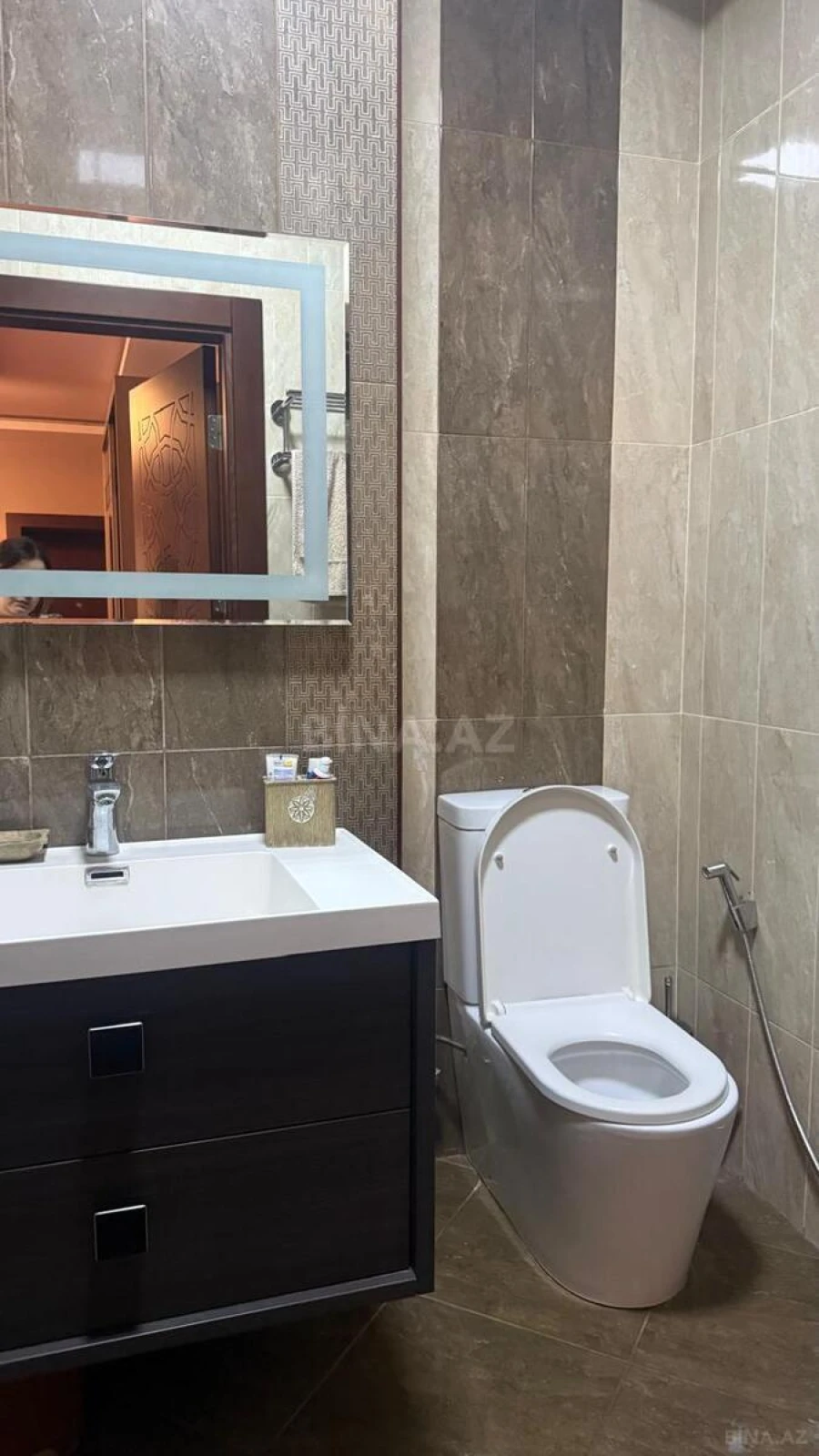 Satılır 4 otaqlı mənzil 170 m²
