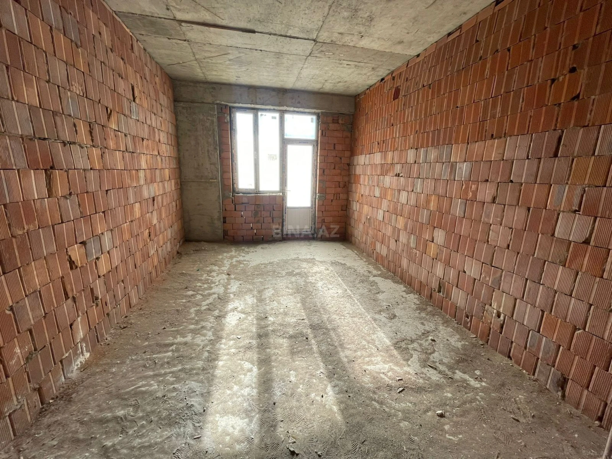 Satılır 8 otaqlı həyət evi 445 m²