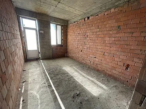 Satılır 8 otaqlı həyət evi 445 m²