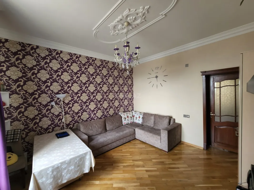 Satılır 5 otaqlı həyət evi 340 m²