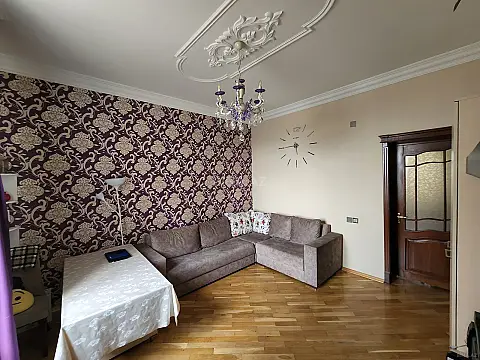 Satılır 5 otaqlı həyət evi 340 m²