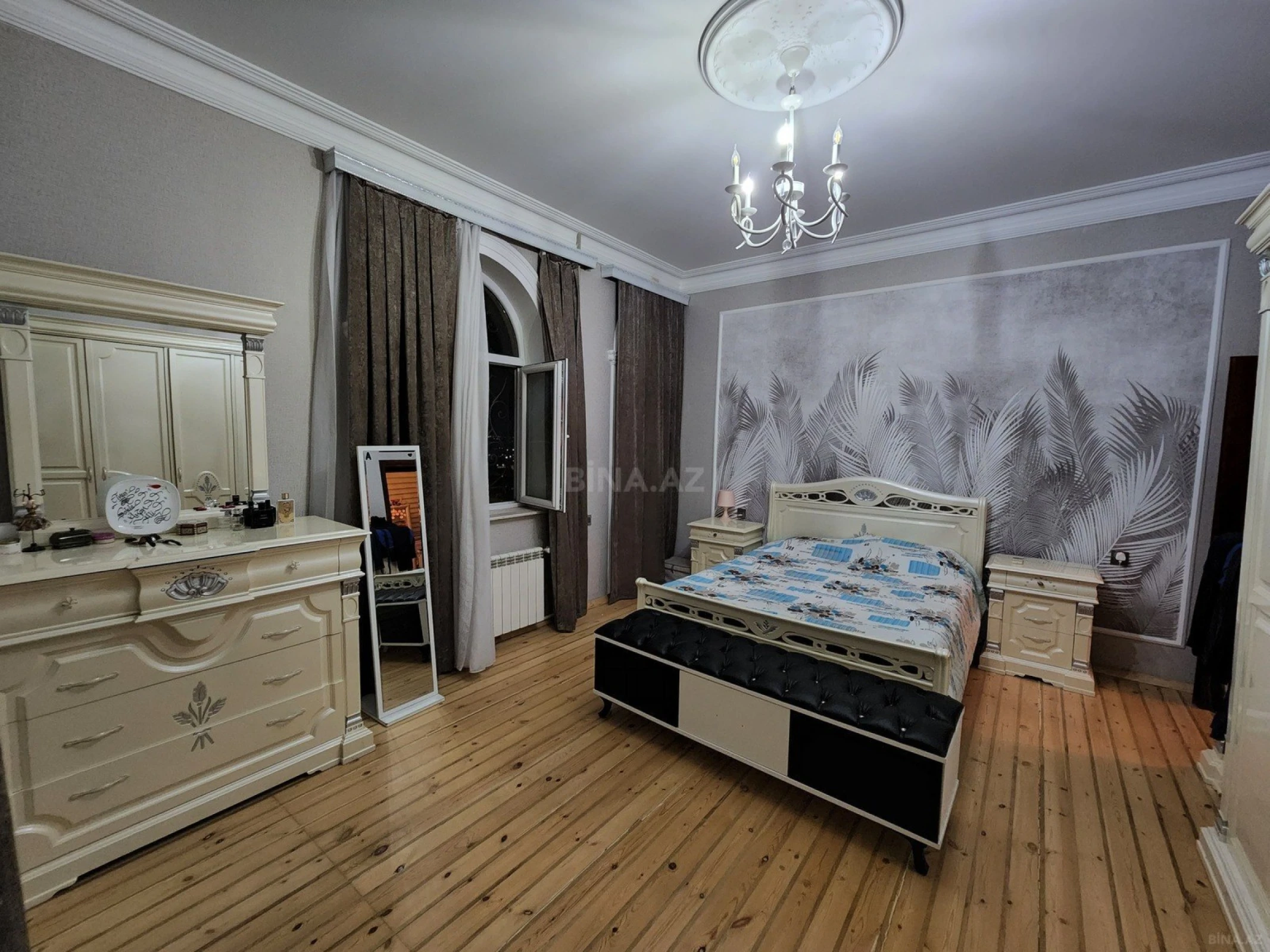 Satılır 5 otaqlı həyət evi 340 m²