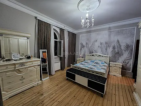 Satılır 5 otaqlı həyət evi 340 m²