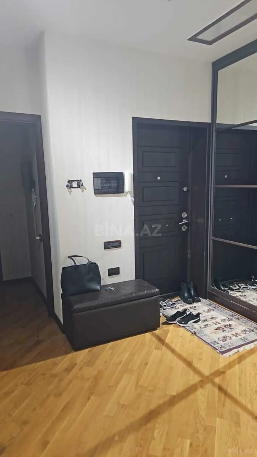 Satılır 3 otaqlı mənzil 92 m²