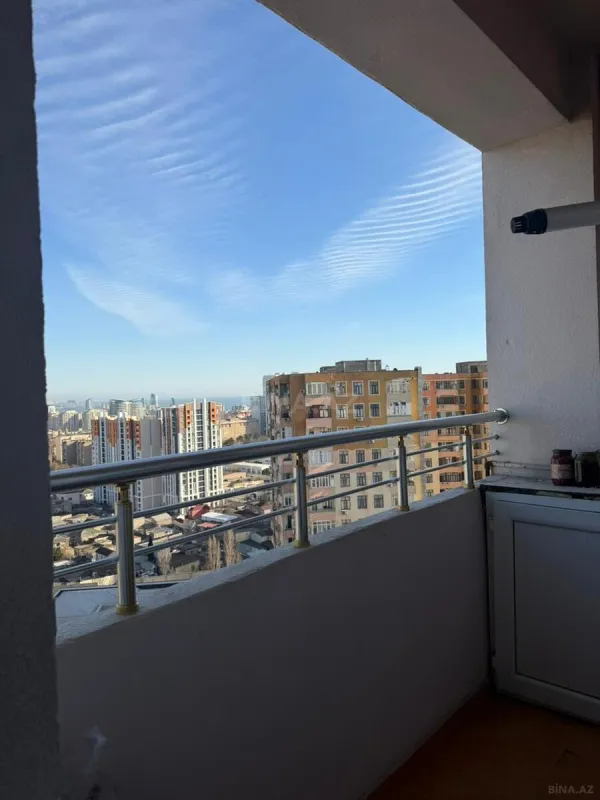Satılır 4 otaqlı mənzil 160 m²