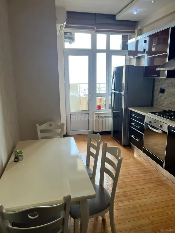 Kirayə verilir 2 otaqlı mənzil 85 m²