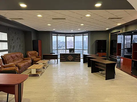 Satılır 6 otaqlı ofis 252 m²