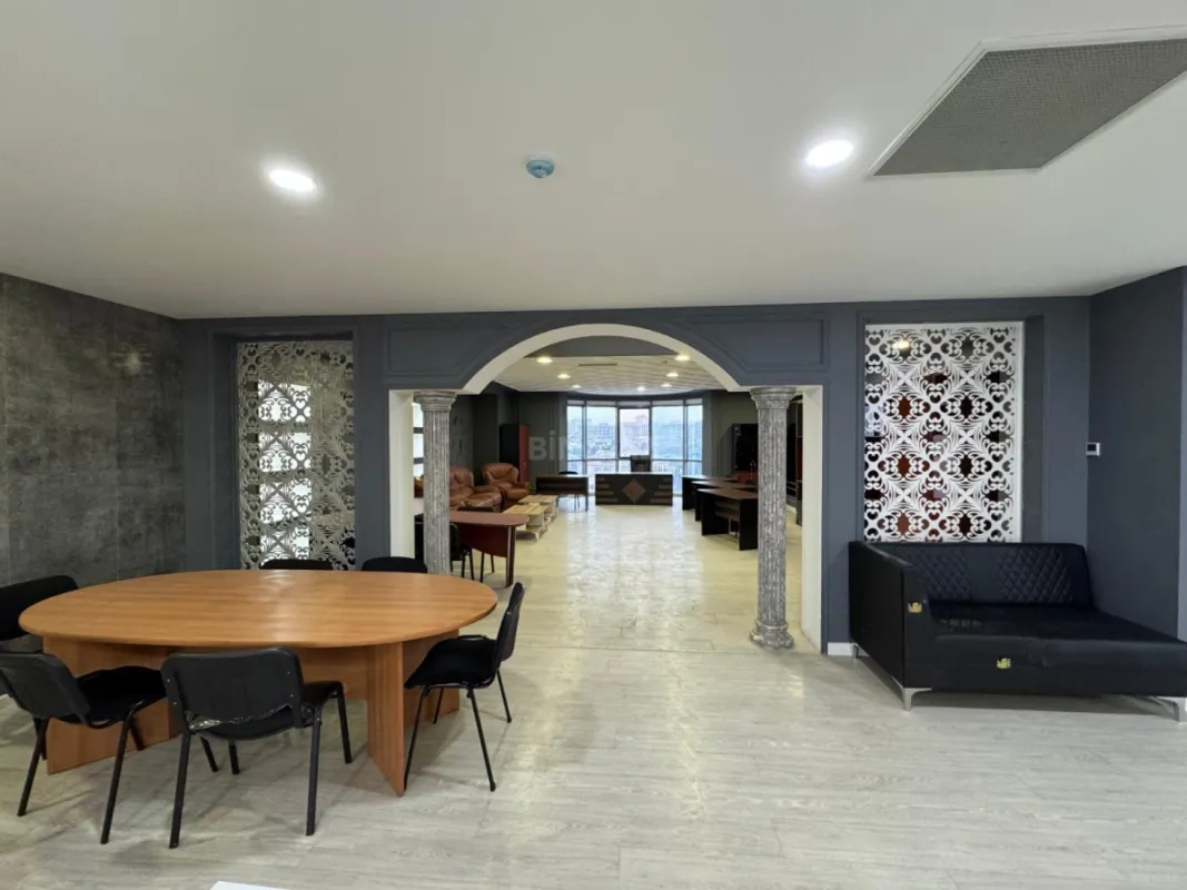 Satılır 6 otaqlı ofis 252 m²