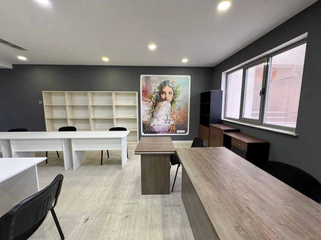 Satılır 6 otaqlı ofis 252 m²