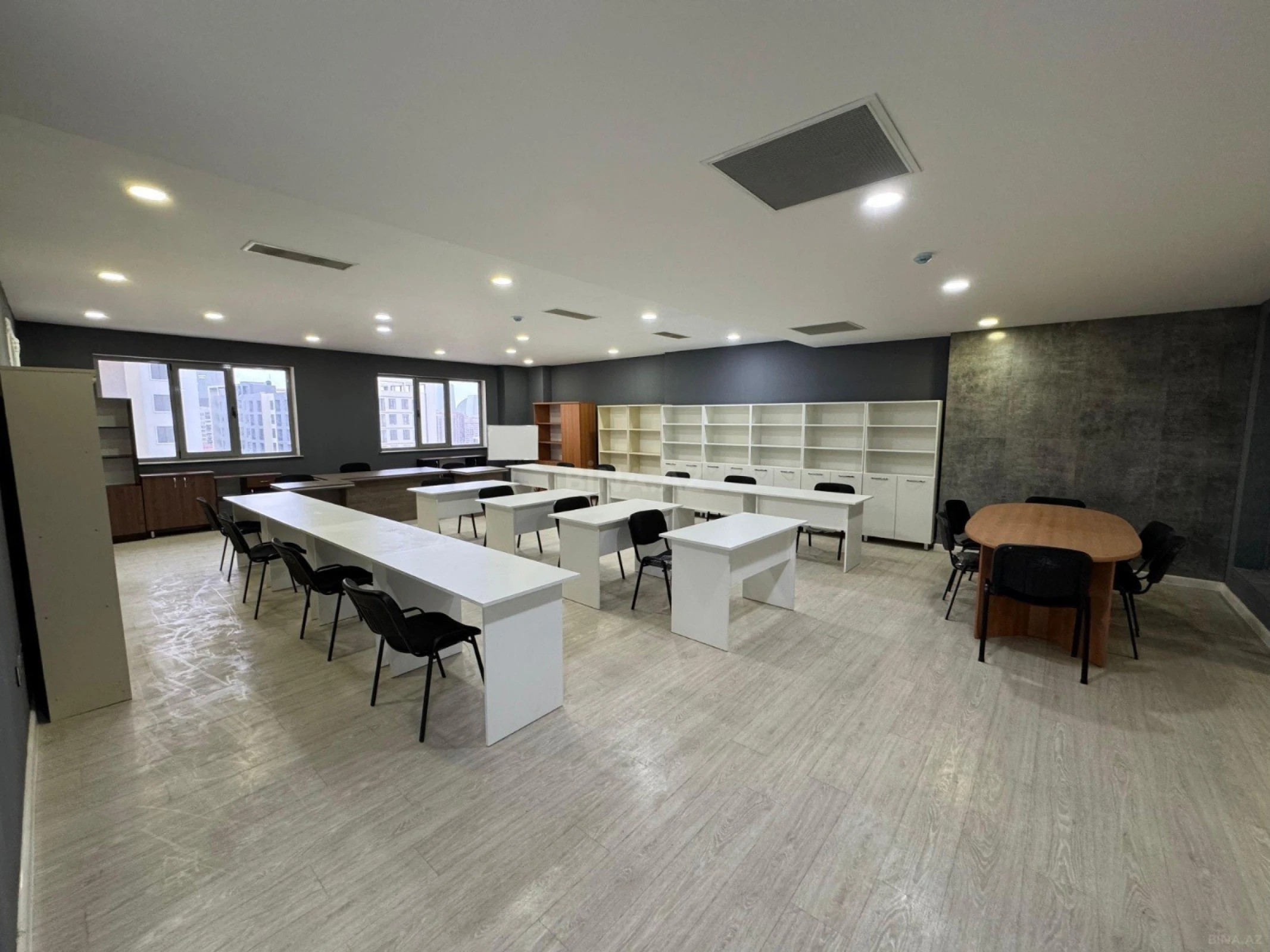 Satılır 6 otaqlı ofis 252 m²