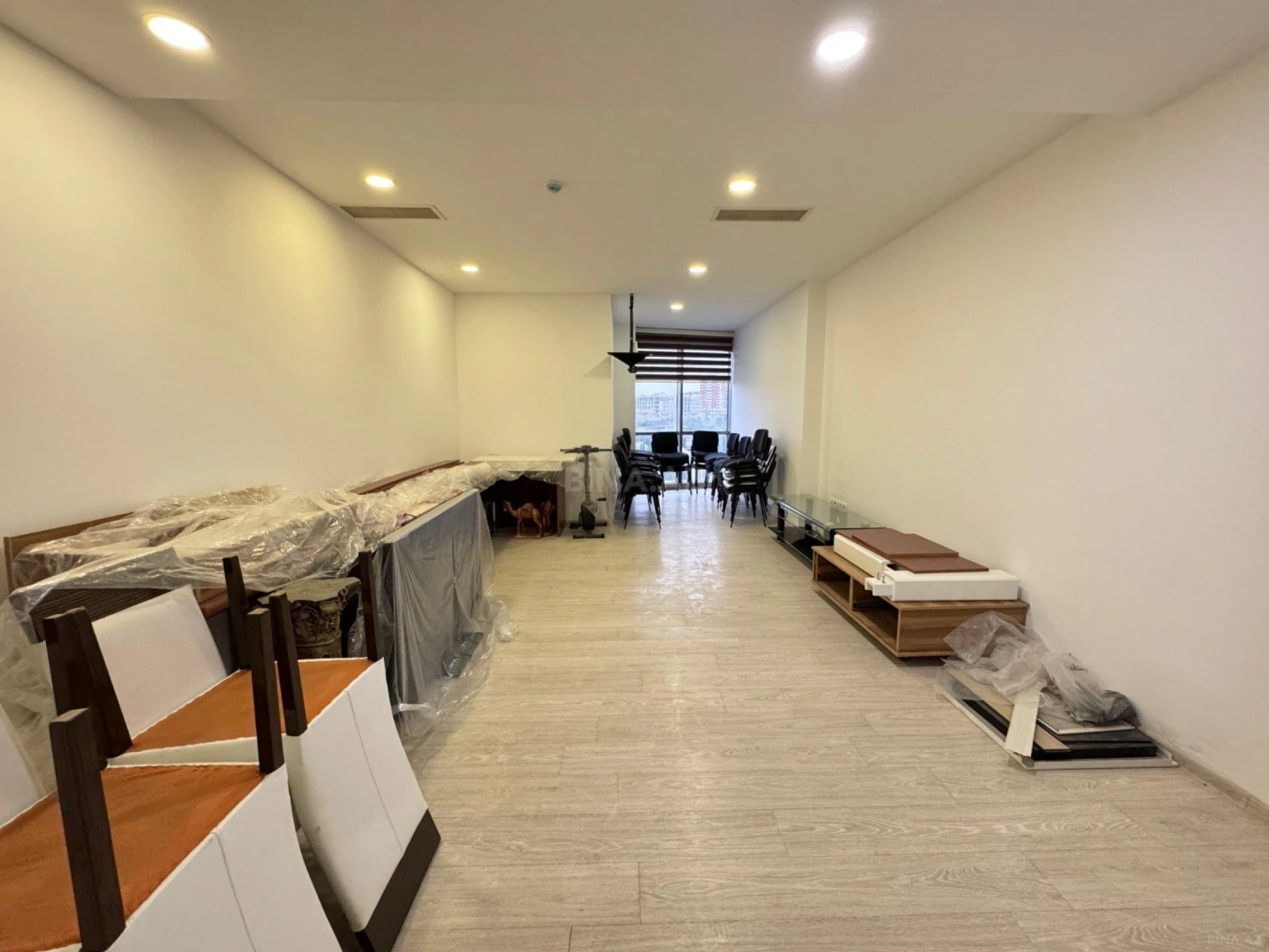 Satılır 6 otaqlı ofis 252 m²