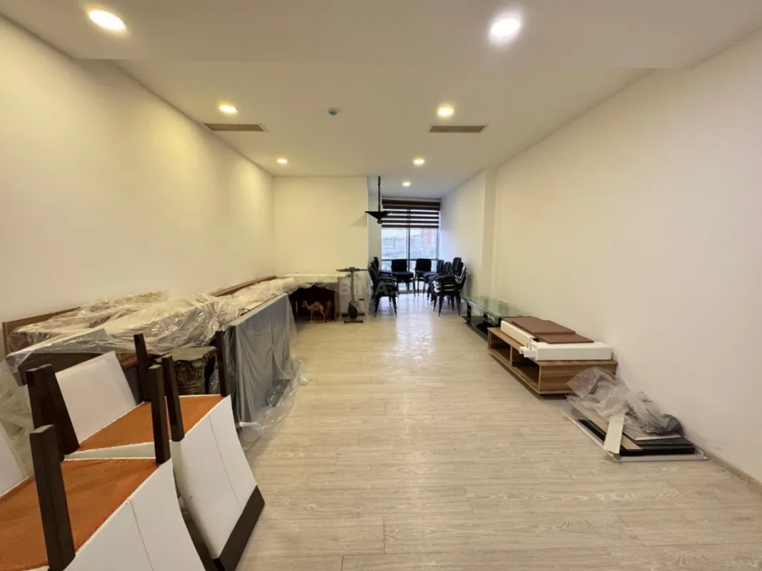 Satılır 6 otaqlı ofis 252 m²