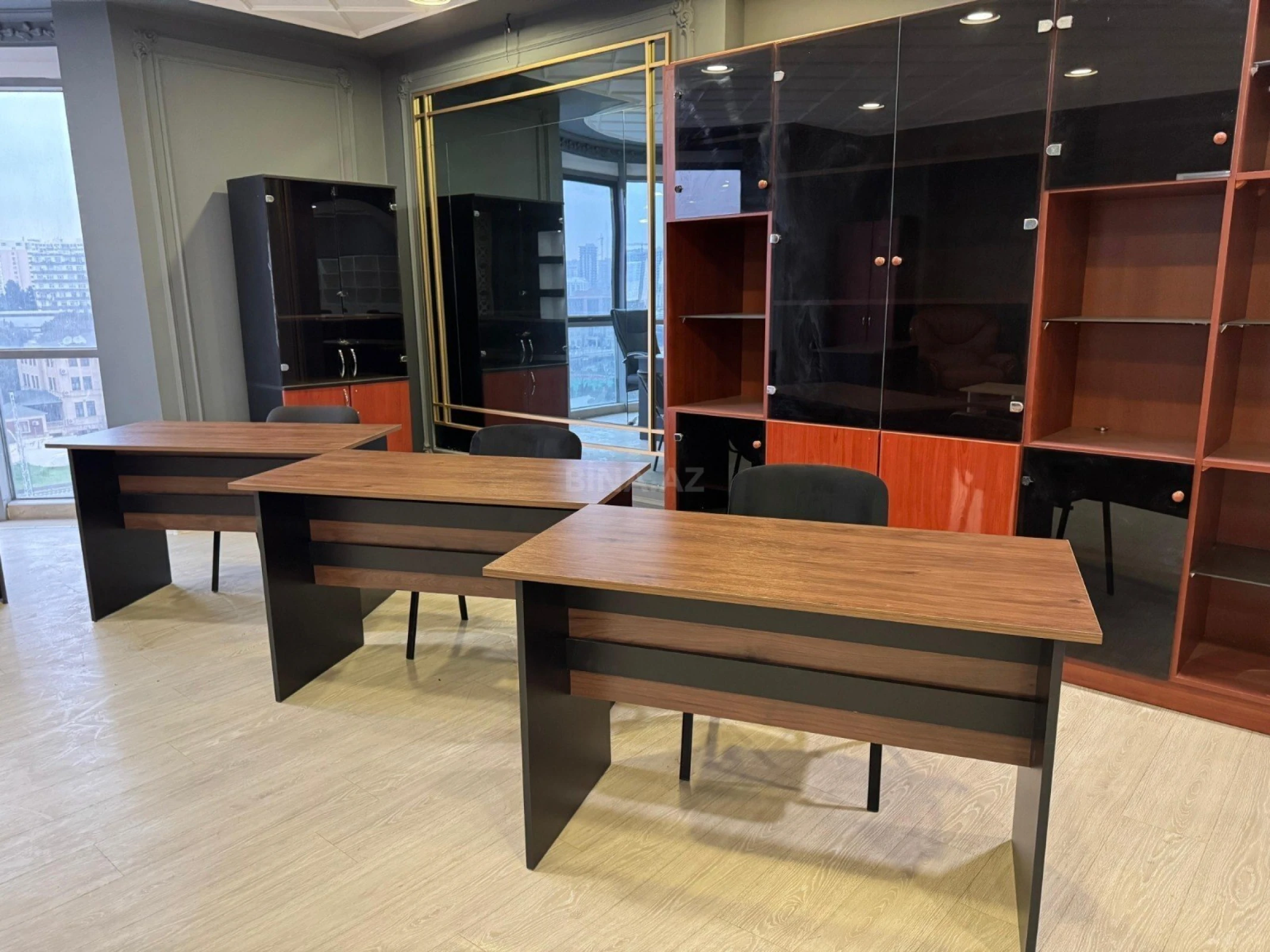 Satılır 6 otaqlı ofis 252 m²