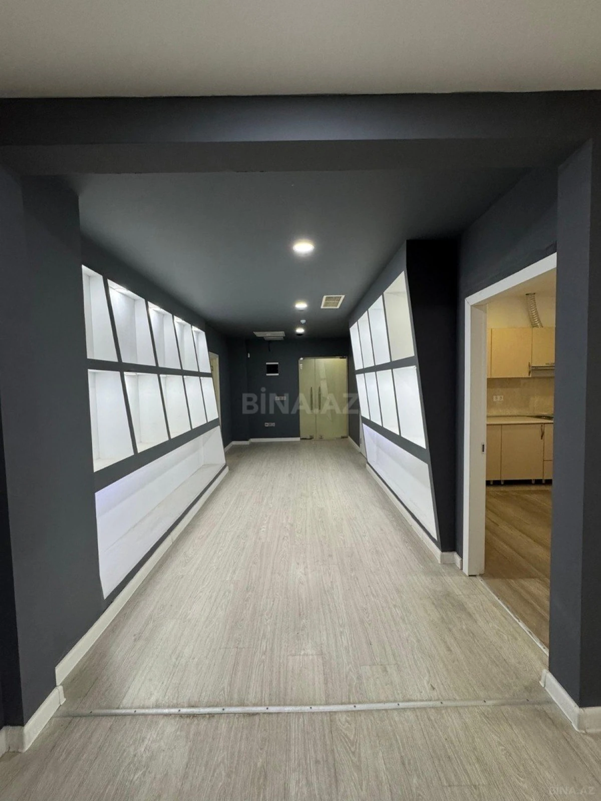 Satılır 6 otaqlı ofis 252 m²