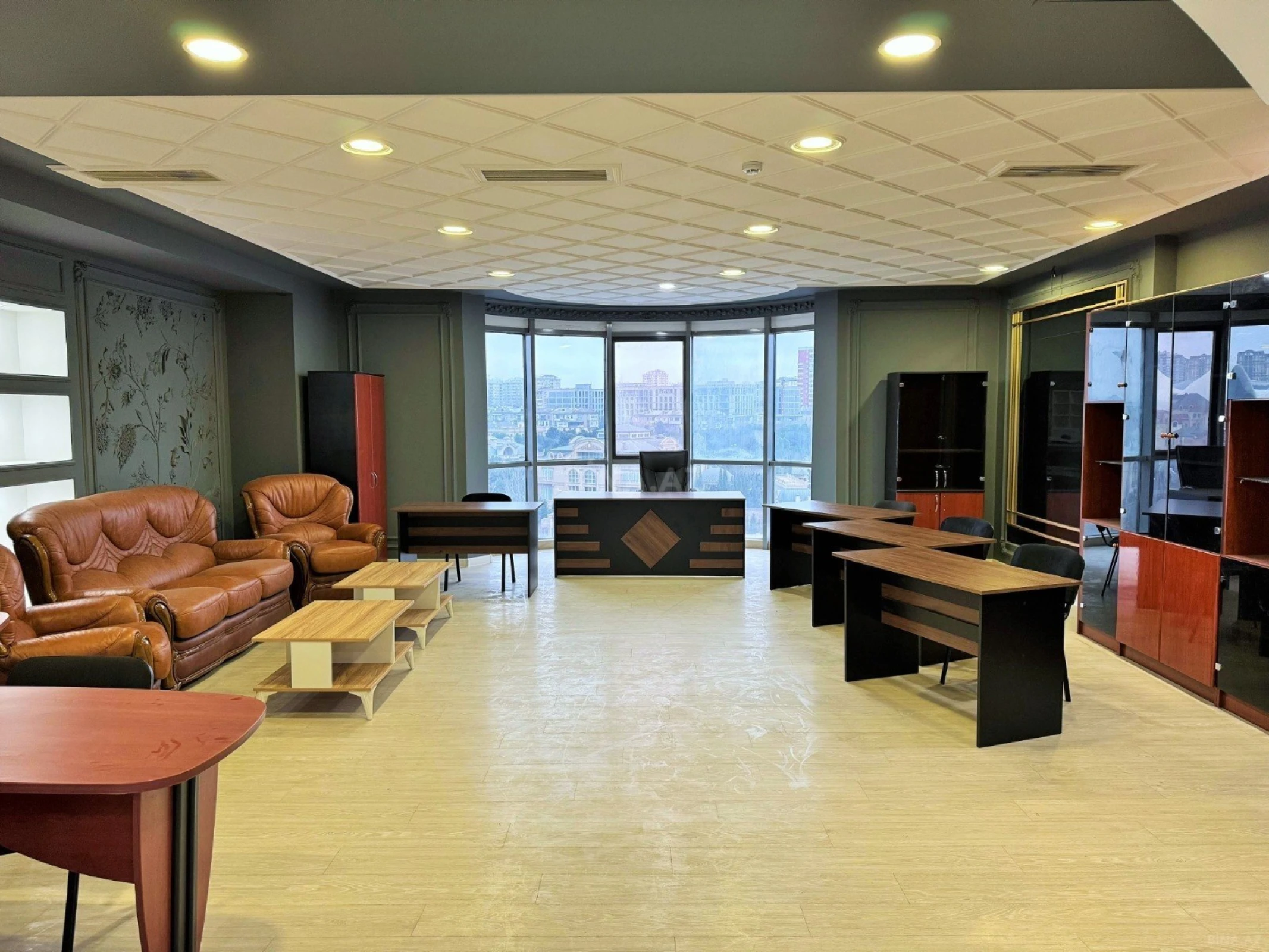 Satılır 6 otaqlı ofis 252 m²