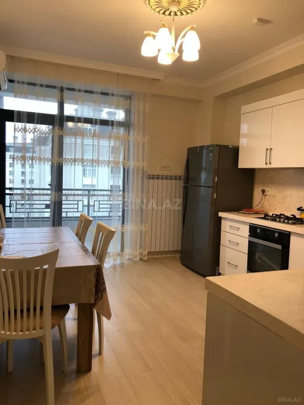 Kirayə verilir 3 otaqlı mənzil 150 m²