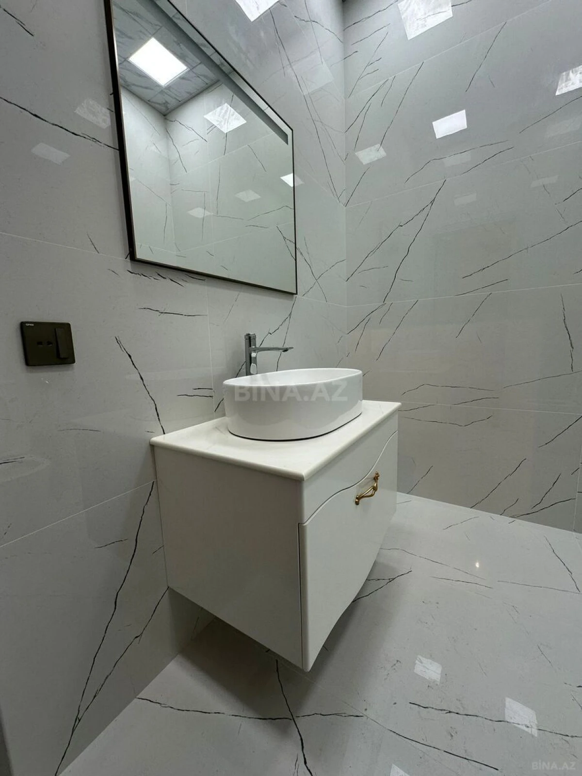 Kirayə verilir 3 otaqlı mənzil 150 m²