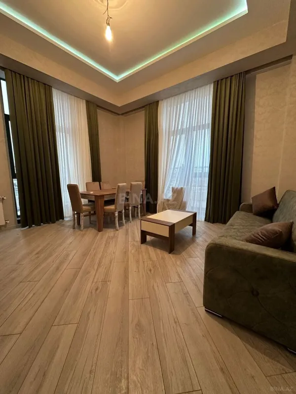 Kirayə verilir 3 otaqlı mənzil 150 m²