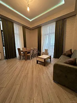 Kirayə verilir 3 otaqlı mənzil 150 m² — Bakı 3 otaq 150.00 m²
