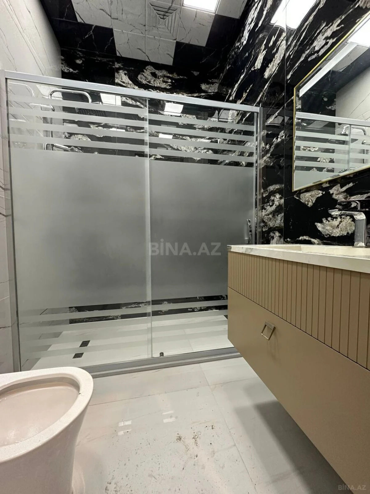 Kirayə verilir 3 otaqlı mənzil 150 m²