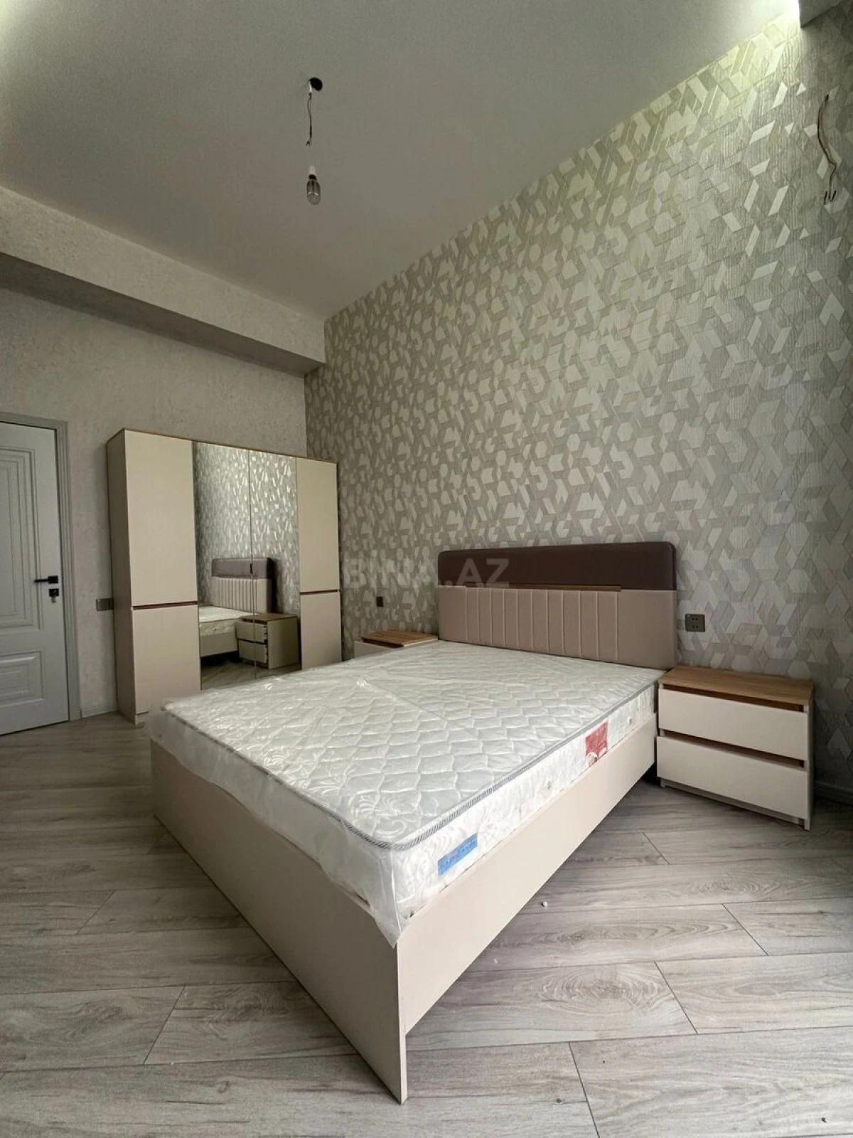 Kirayə verilir 3 otaqlı mənzil 150 m²