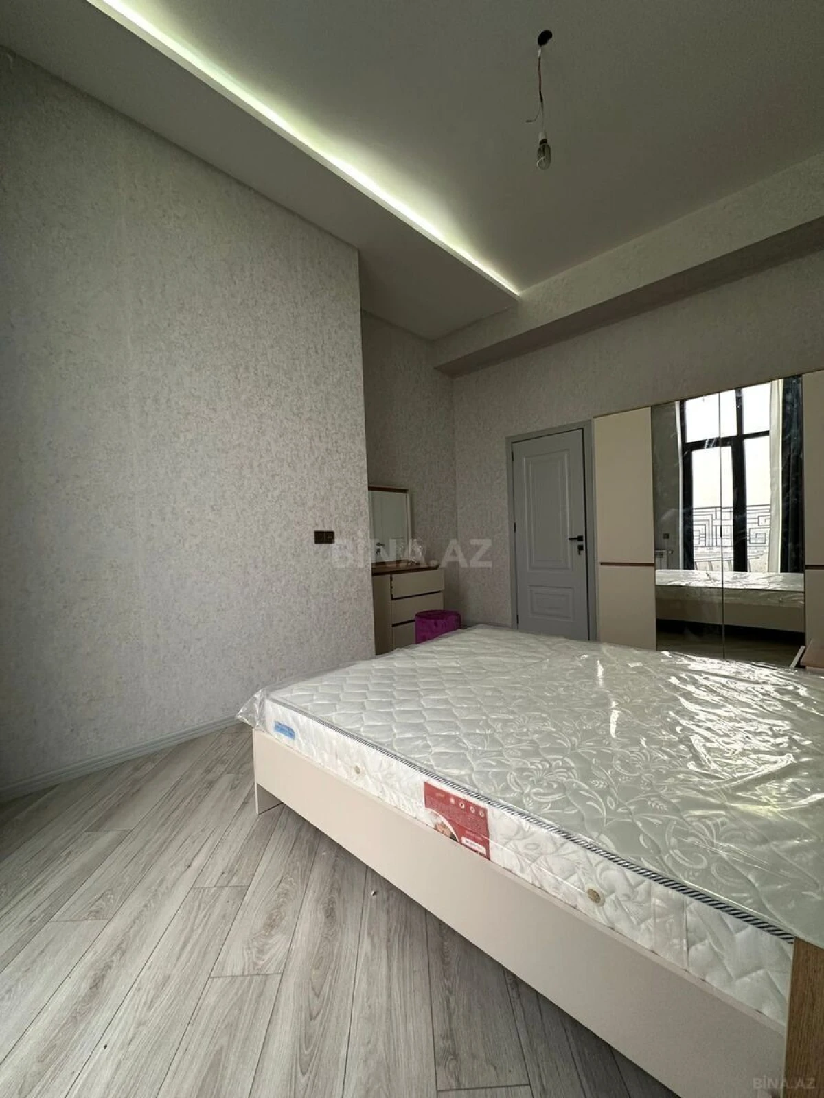 Kirayə verilir 3 otaqlı mənzil 150 m²