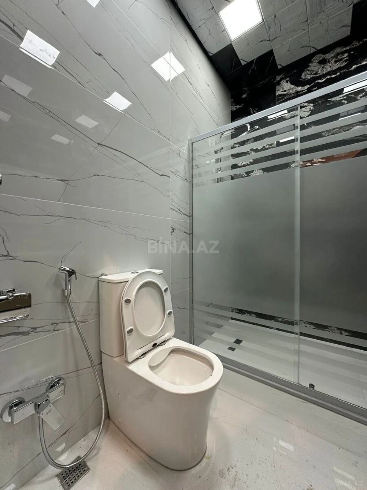 Kirayə verilir 3 otaqlı mənzil 150 m²