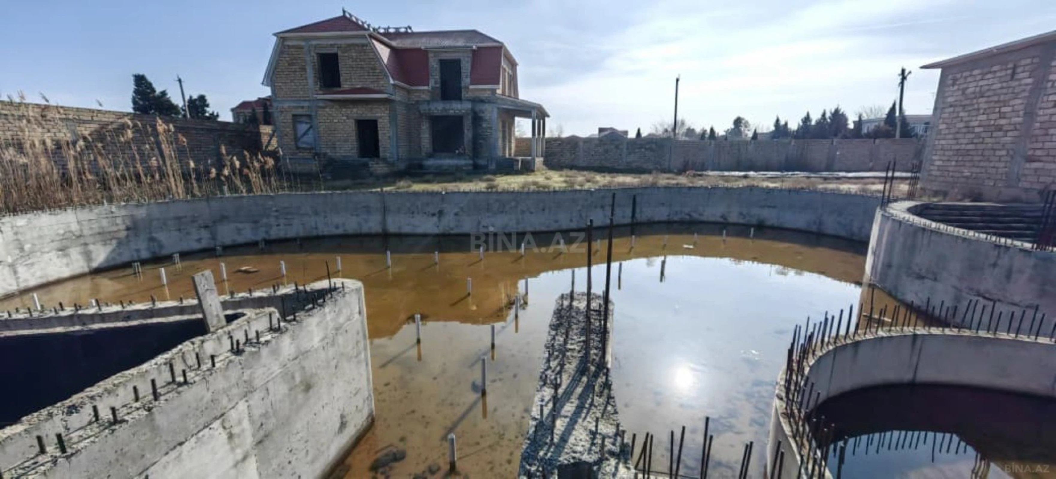 Satılır 20 otaqlı həyət evi 1000 m²