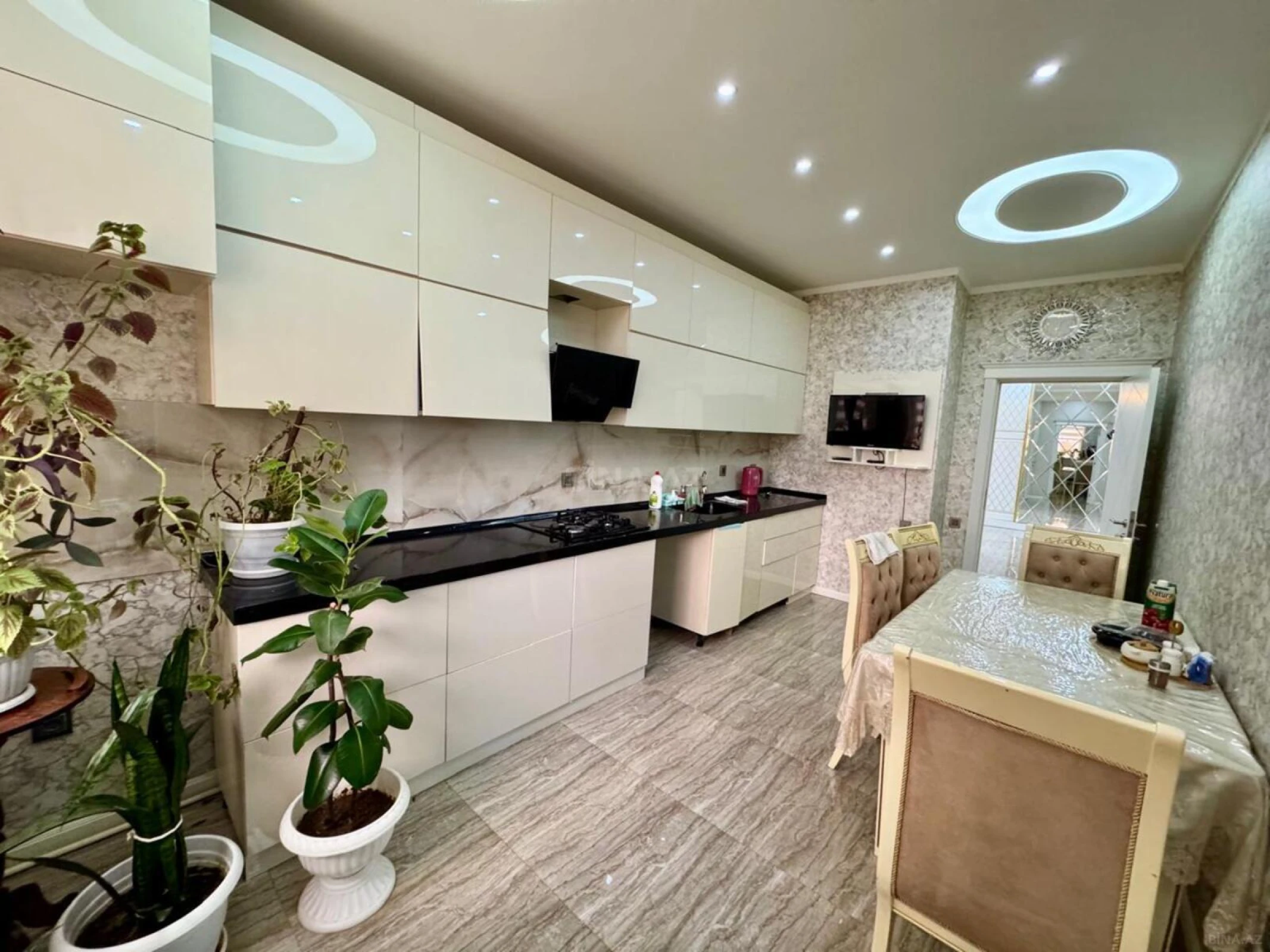 Satılır 3 otaqlı mənzil 130 m²