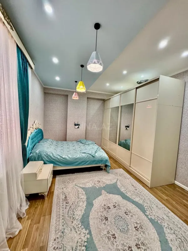 Satılır 3 otaqlı mənzil 130 m²