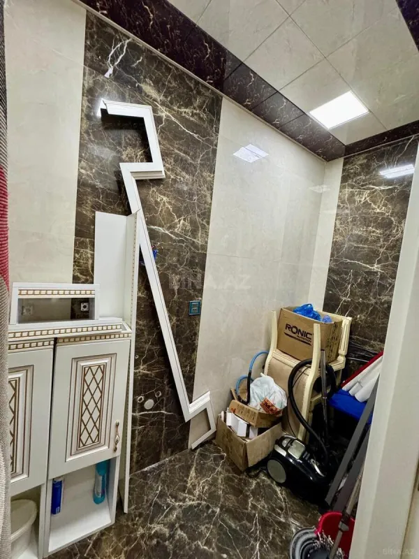 Satılır 3 otaqlı mənzil 130 m²