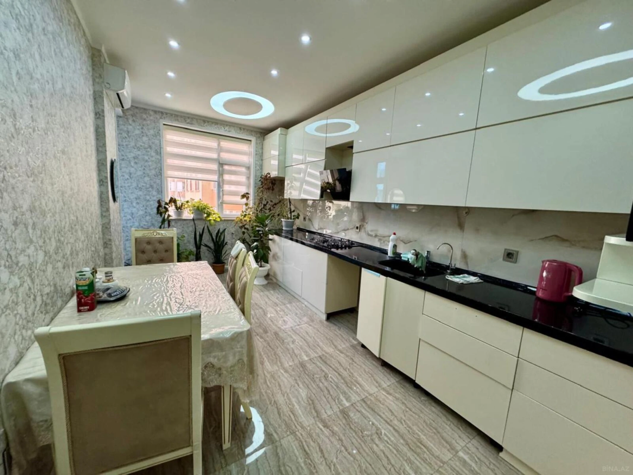 Satılır 3 otaqlı mənzil 130 m²
