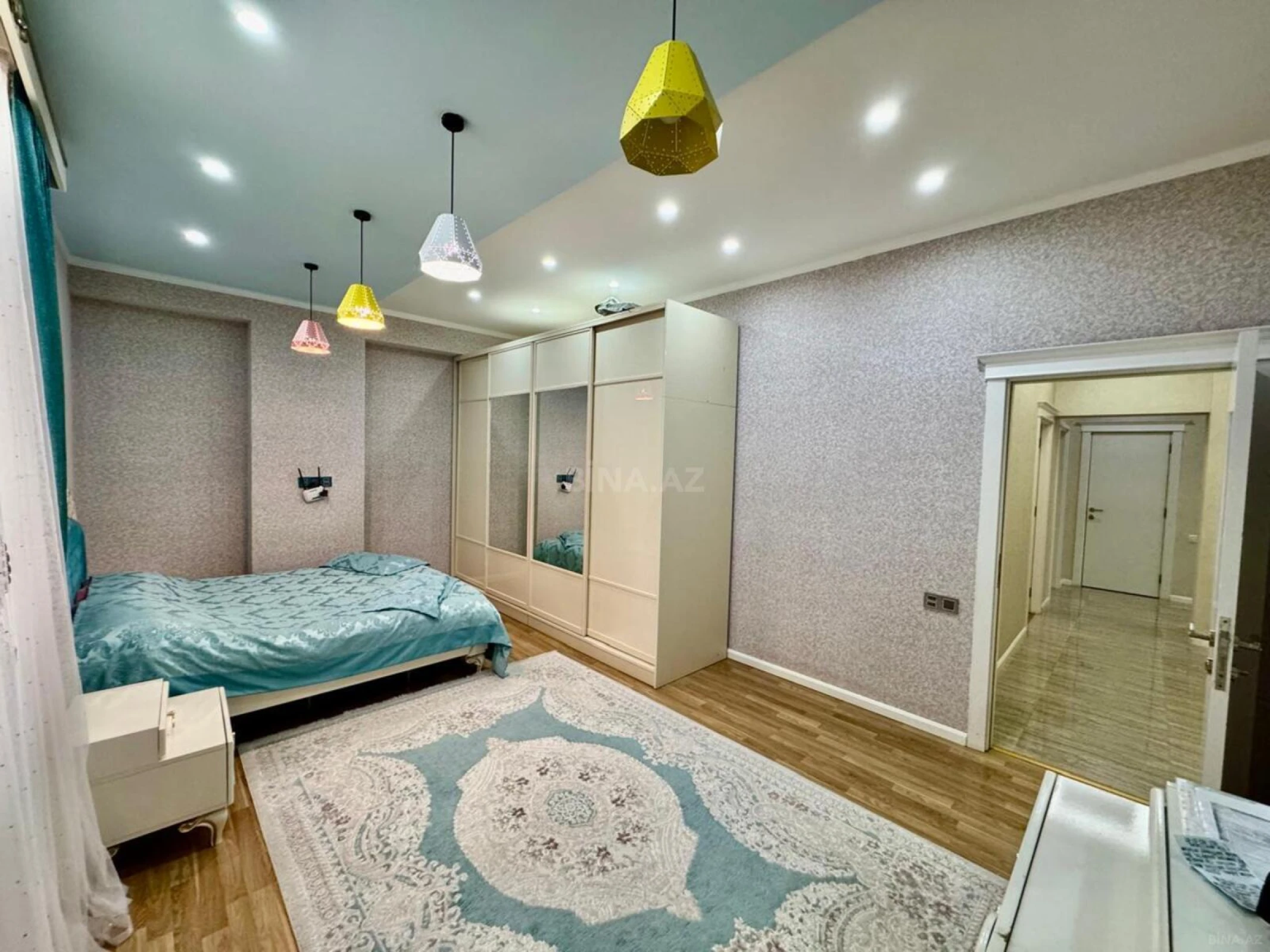 Satılır 3 otaqlı mənzil 130 m²