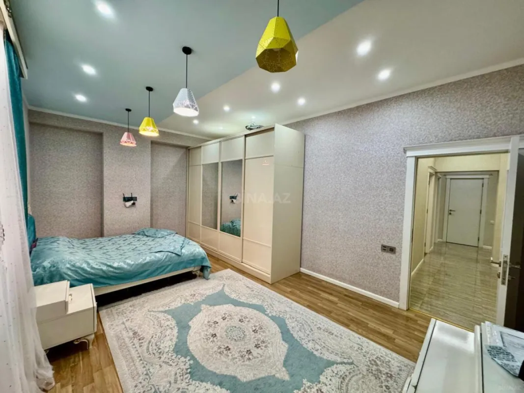 Satılır 3 otaqlı mənzil 130 m²