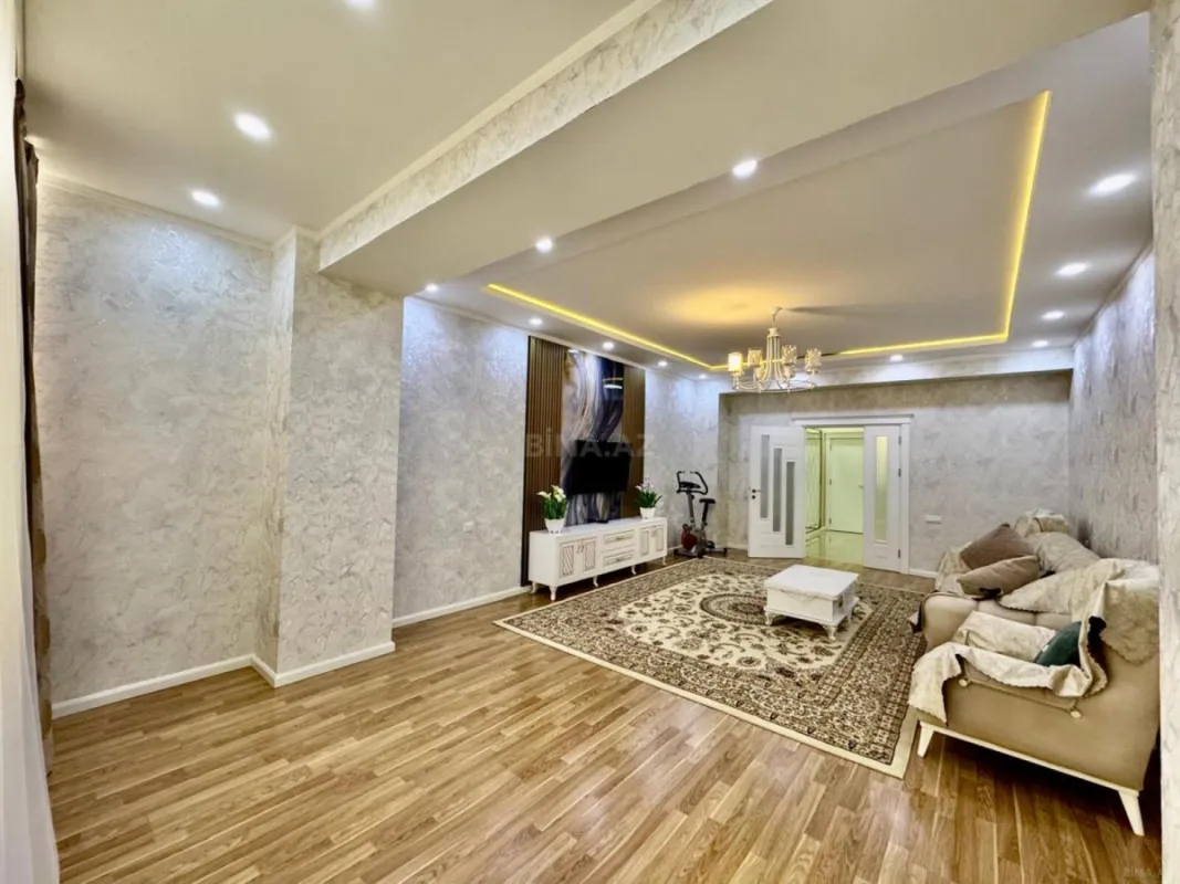 Satılır 3 otaqlı mənzil 130 m²