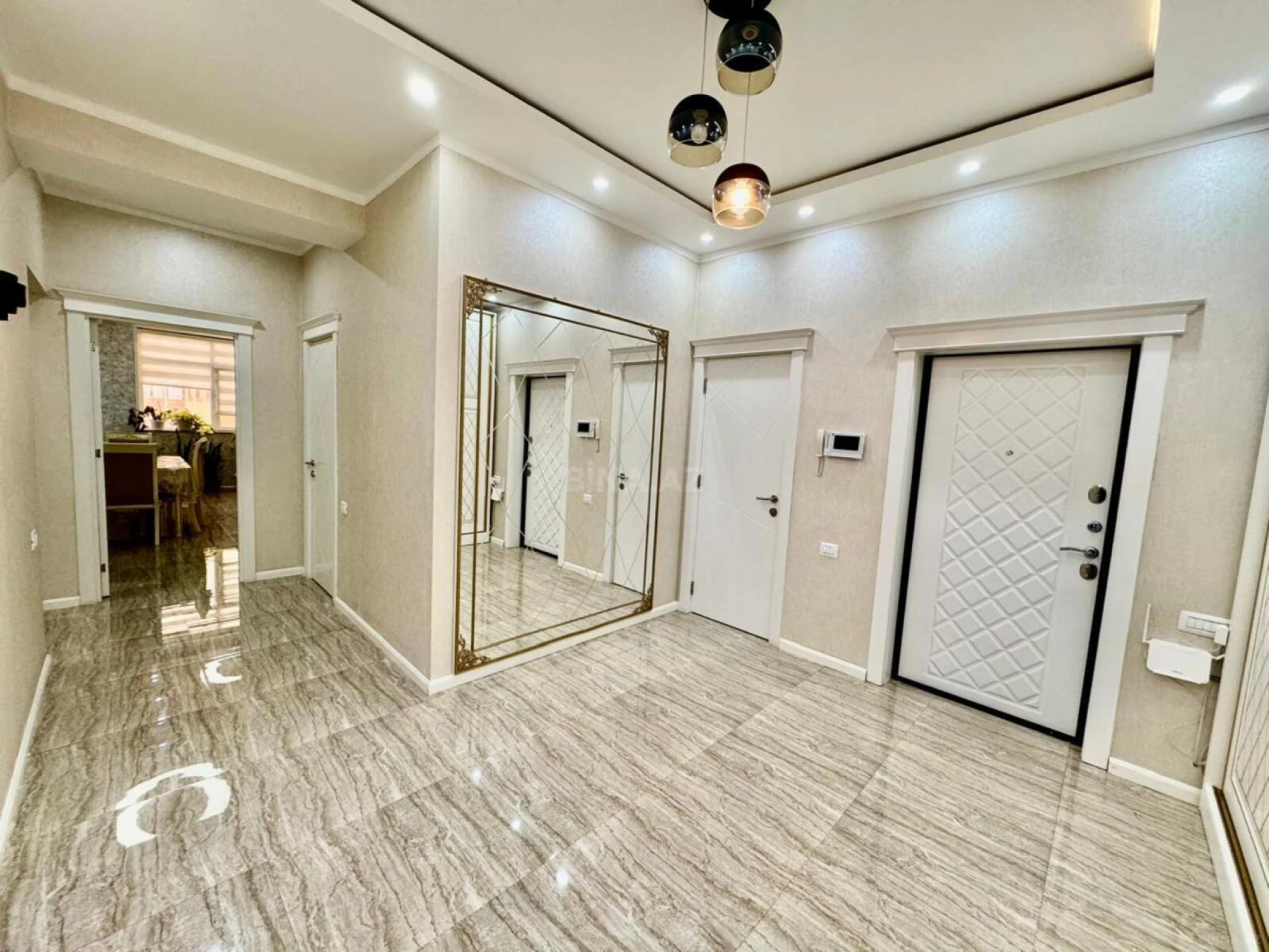 Satılır 3 otaqlı mənzil 130 m²
