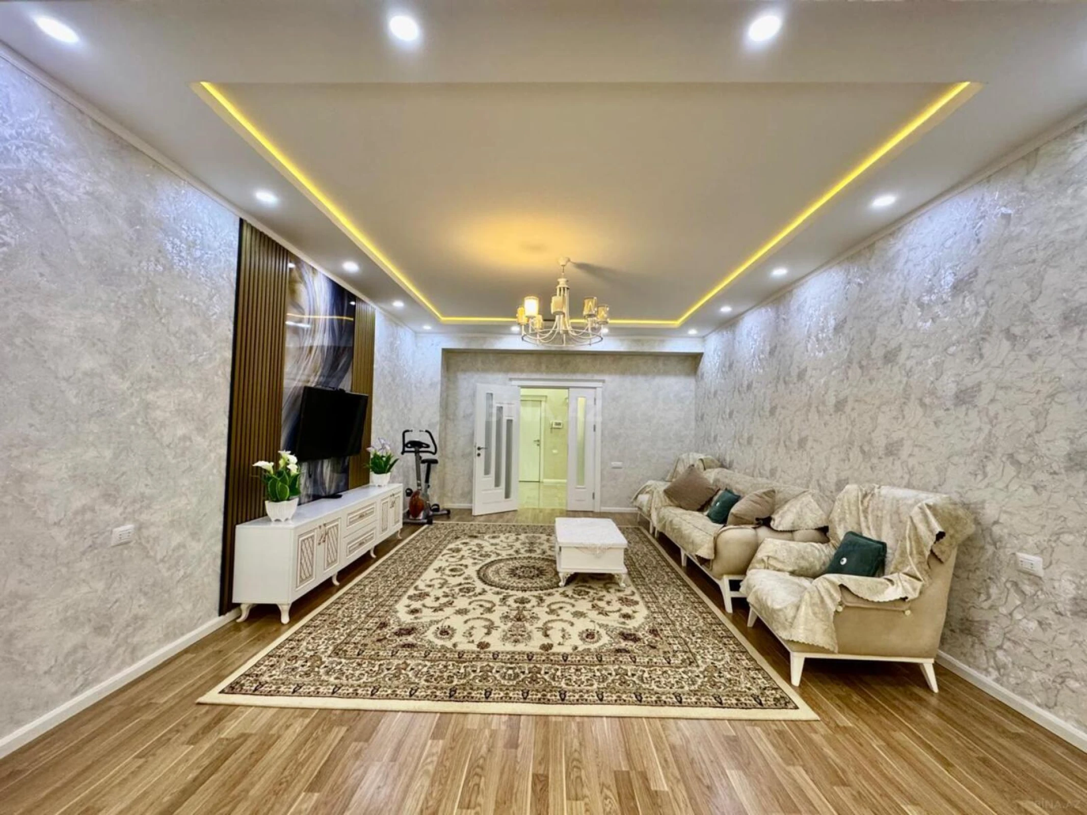 Satılır 3 otaqlı mənzil 130 m²