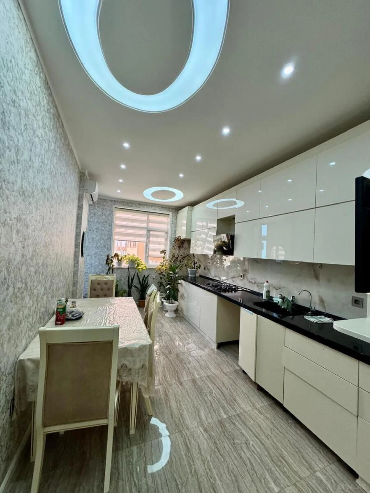 Satılır 3 otaqlı mənzil 130 m²