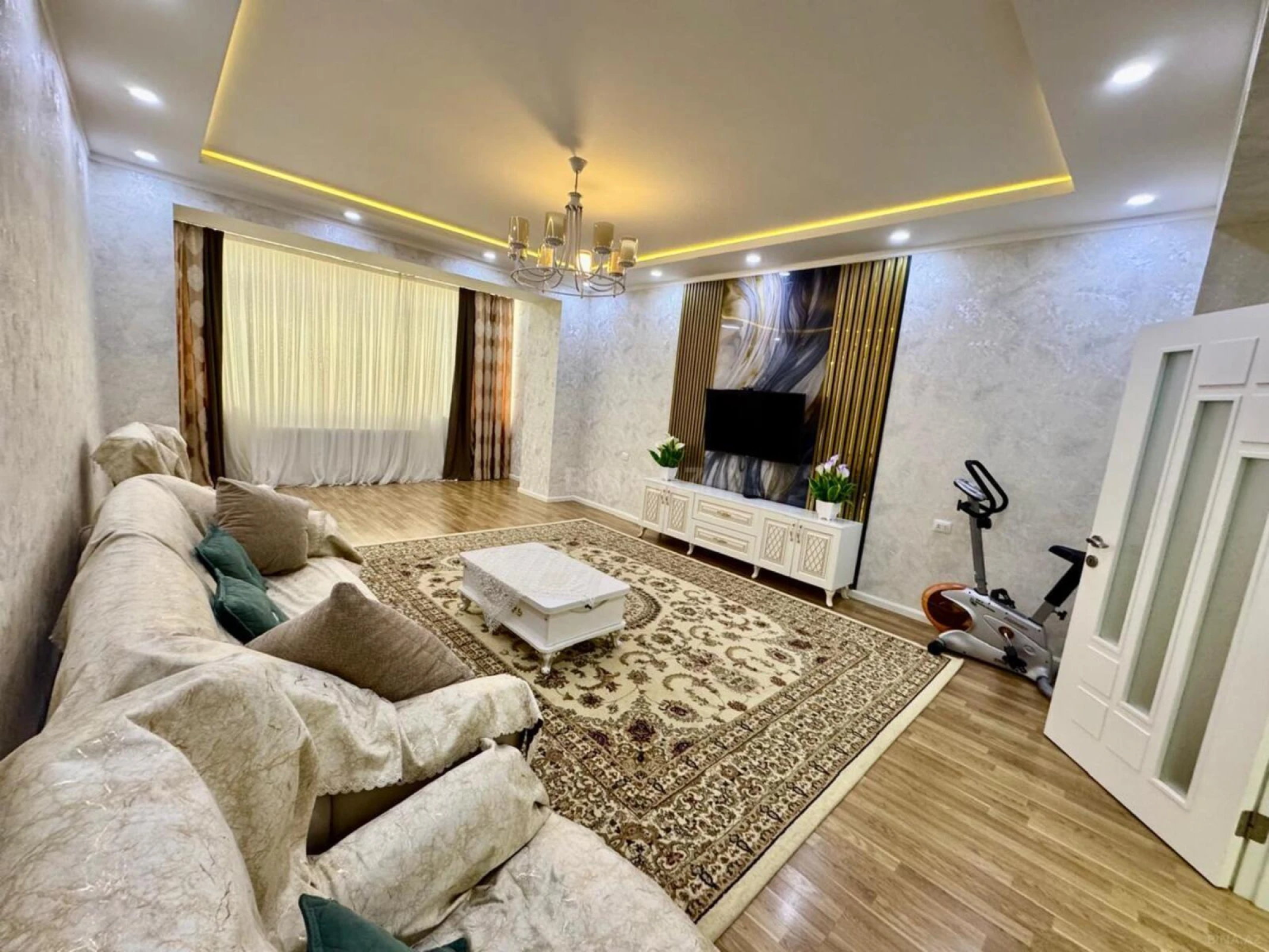 Satılır 3 otaqlı mənzil 130 m²