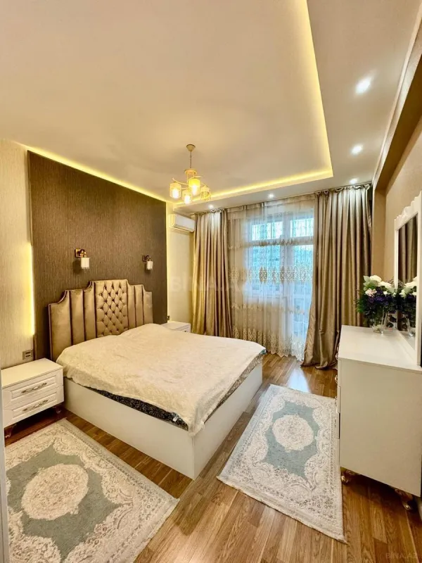 Satılır 3 otaqlı mənzil 130 m²