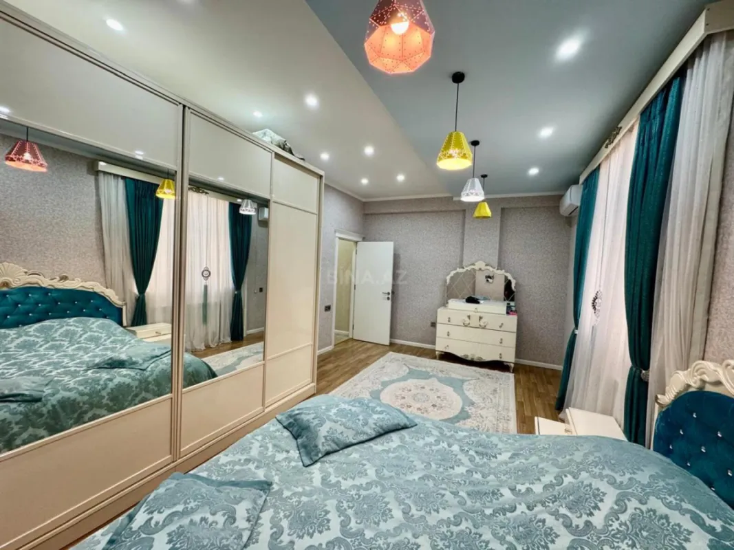Satılır 3 otaqlı mənzil 130 m²